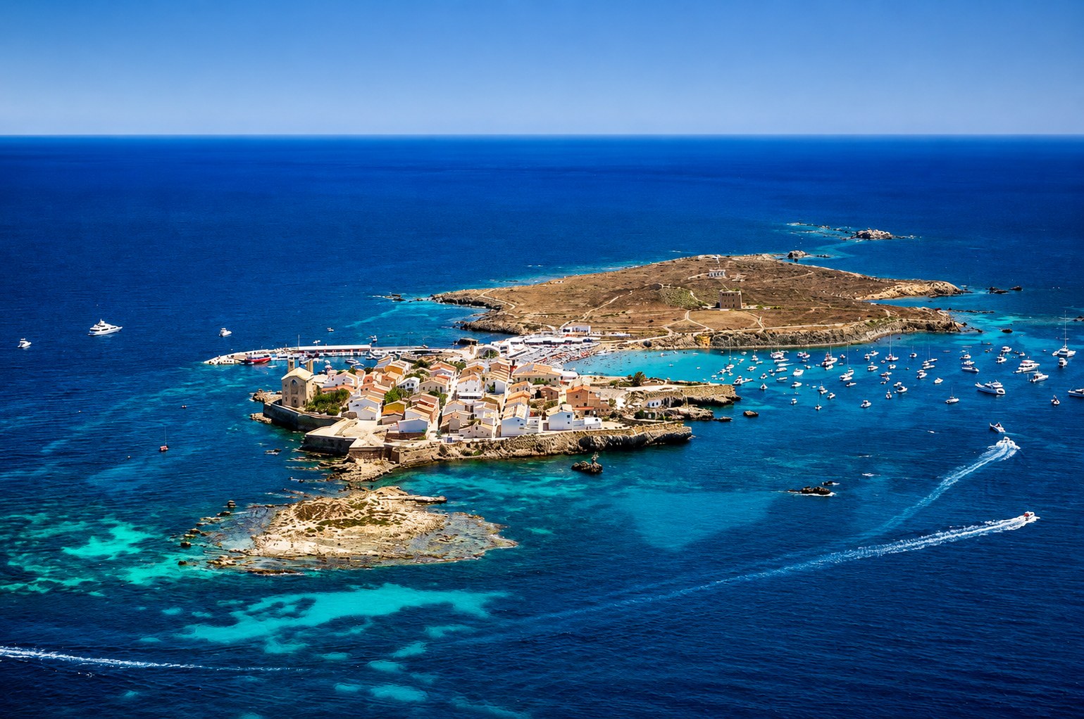 Vista aérea del pueblo amurallado de la Isla de Tabarca